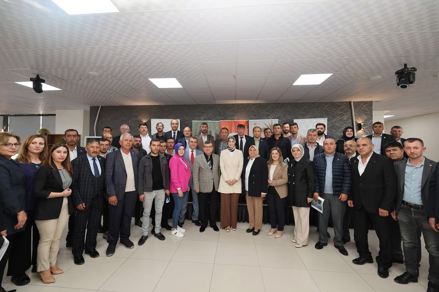 Vali Yiğitbaşı Muhtarlar Gününde Muhtarlarla Bir Araya Geldi