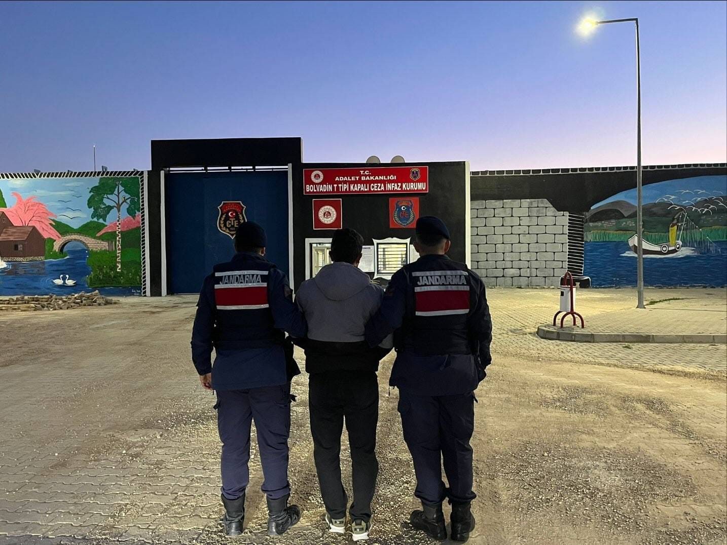 Afyonkarahisar Jandarmasından Aranan Şahıslara Suçüstü: 2 Kişi Tutuklandı