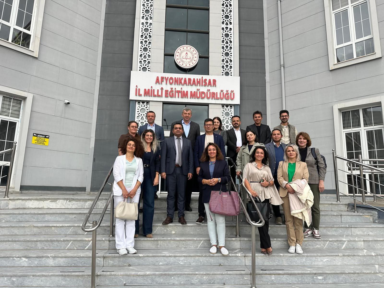 “Daha Sürdürülebilir Bir Gelecek İçin Küresel Sorun Odaklı STEAM Öğretimi” Projesi Kapsamında Önemli Toplantı Gerçekleştirildi