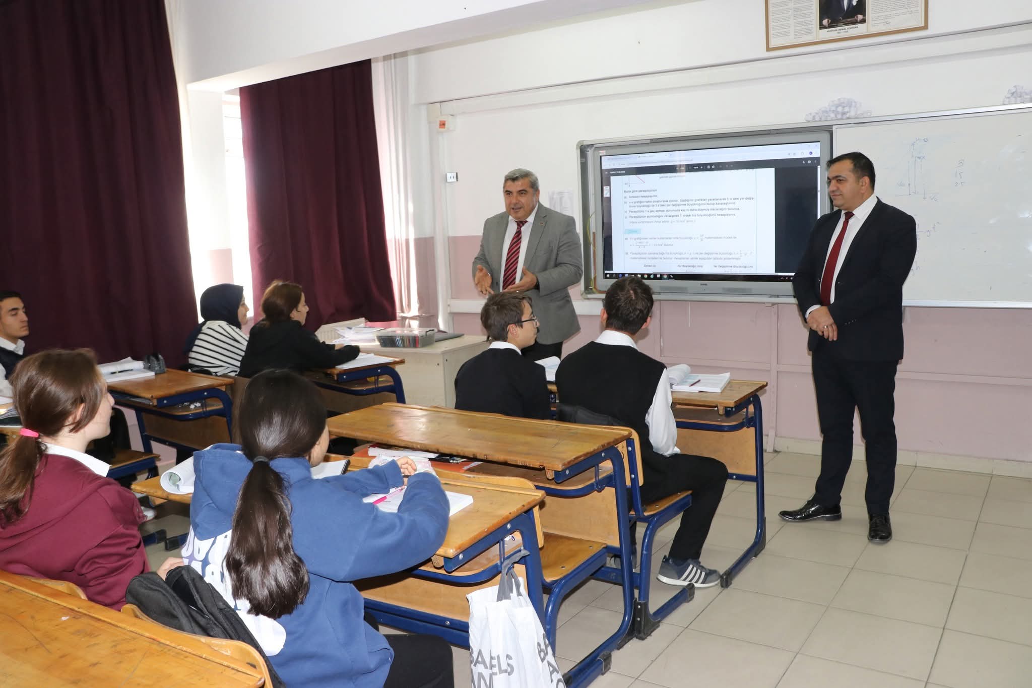 Üreten Donanımlı ve Özgüvenli Gençlerimizle Geleceğe Yürüyoruz