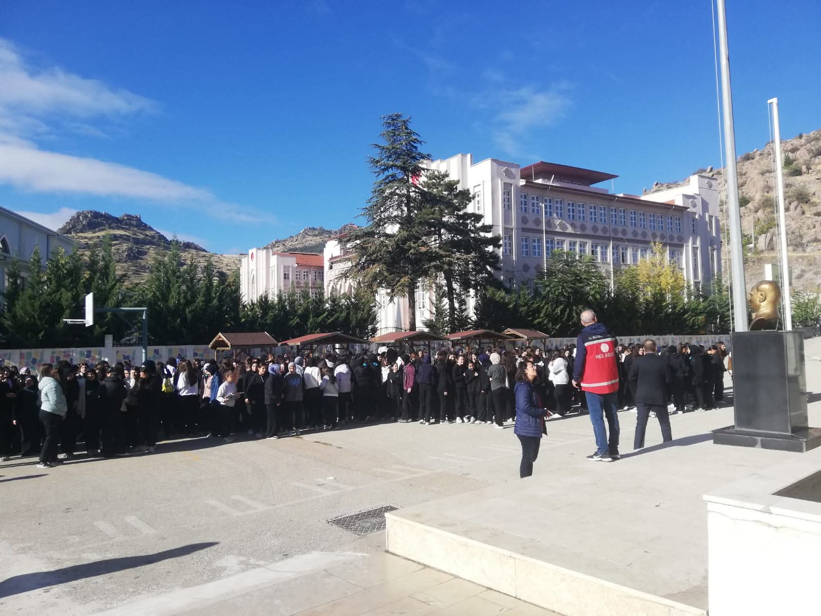 Tüm Okullarda Eş Zamanlı Afet Tatbikatı Gerçekleştirildi